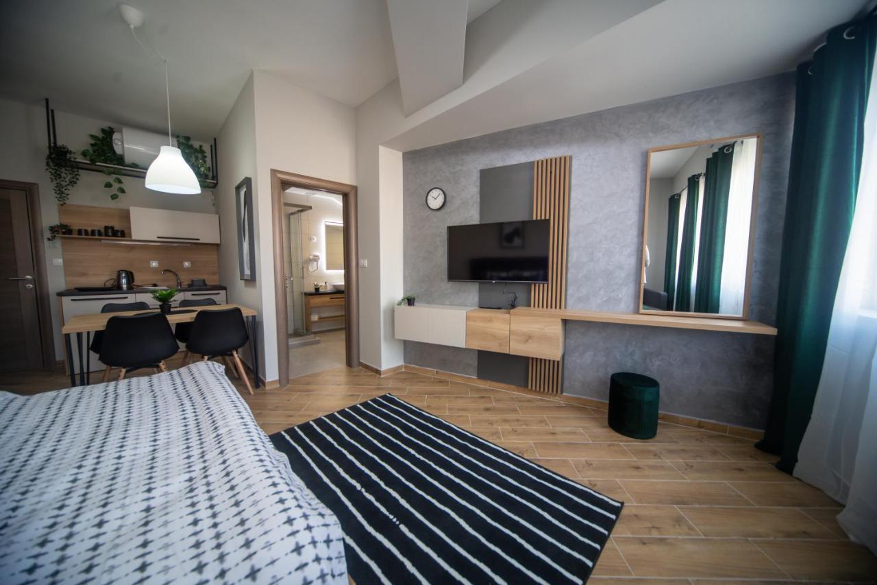 Manoir Apartments City Center Novi Sad Esterno foto