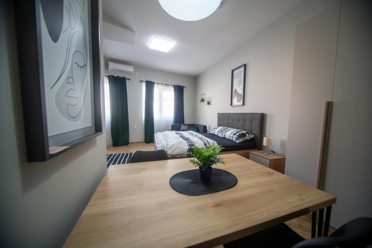 Manoir Apartments City Center Novi Sad Esterno foto
