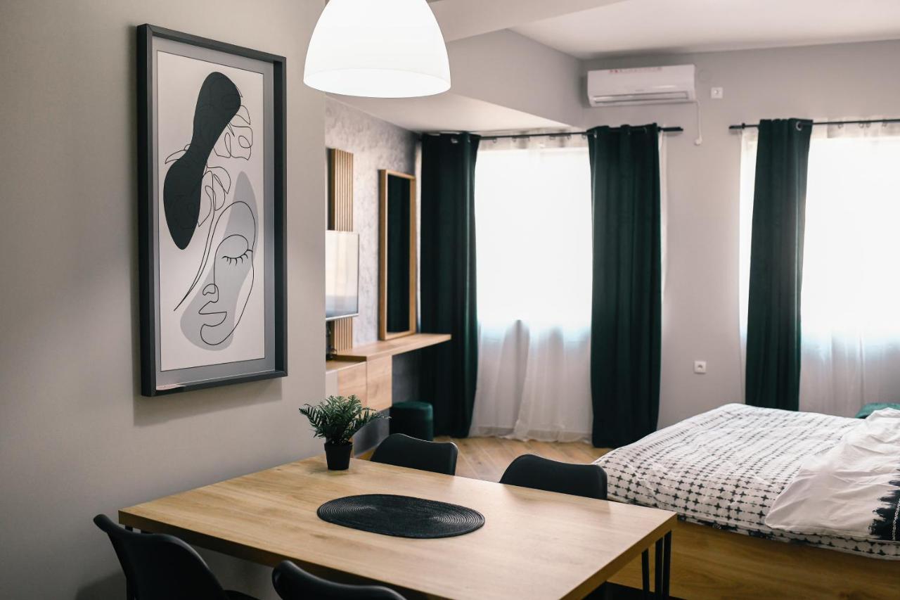 Manoir Apartments City Center Novi Sad Esterno foto