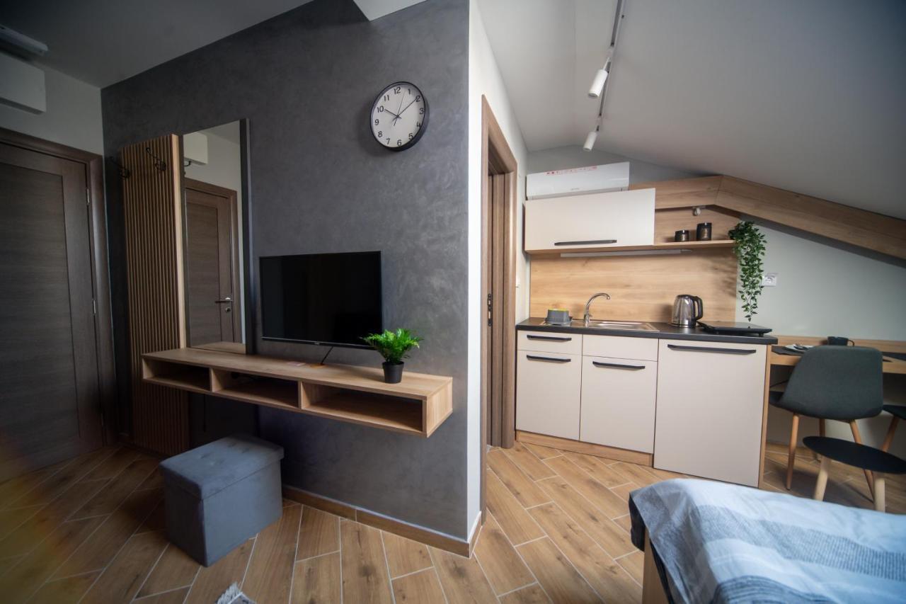 Manoir Apartments City Center Novi Sad Esterno foto