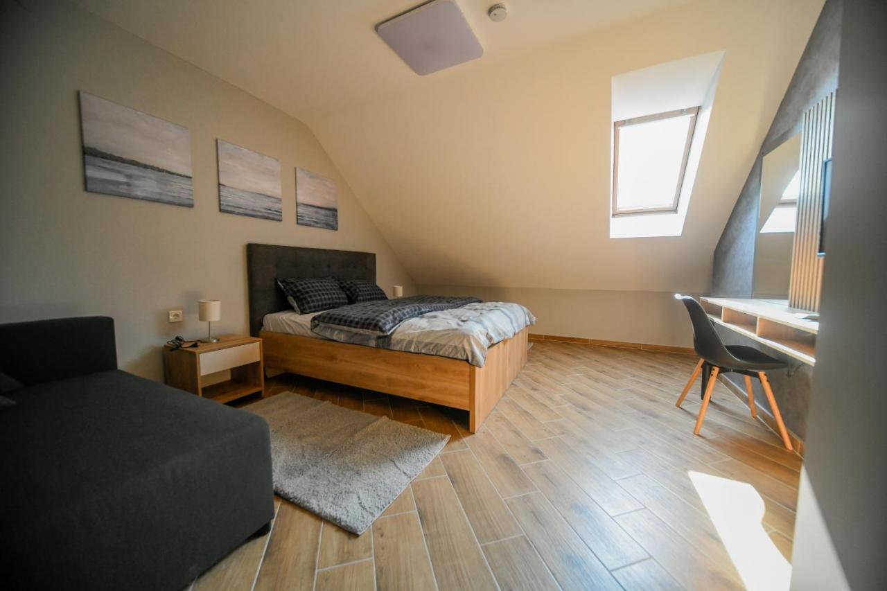 Manoir Apartments City Center Novi Sad Esterno foto