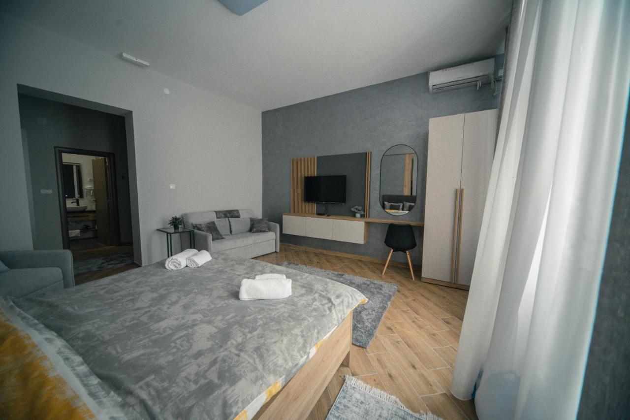 Manoir Apartments City Center Novi Sad Esterno foto