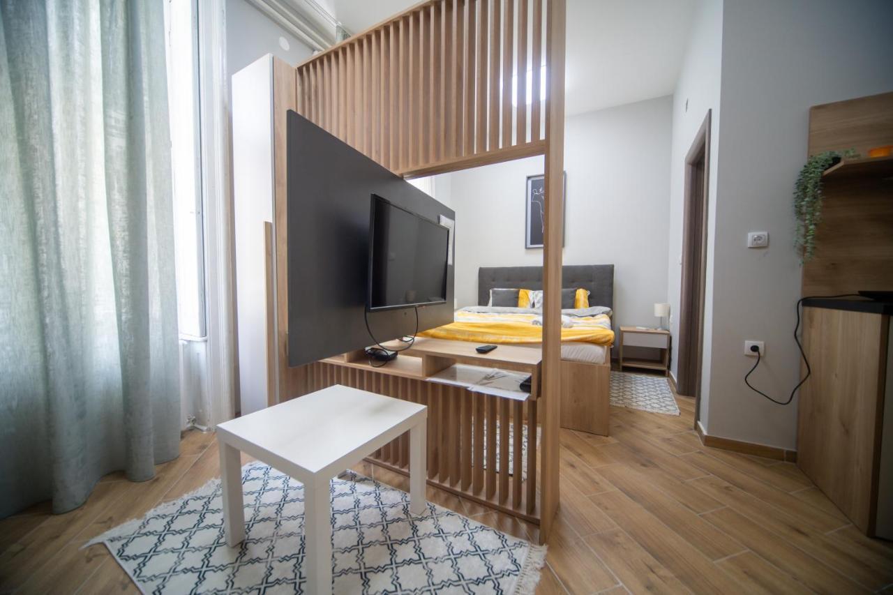 Manoir Apartments City Center Novi Sad Esterno foto